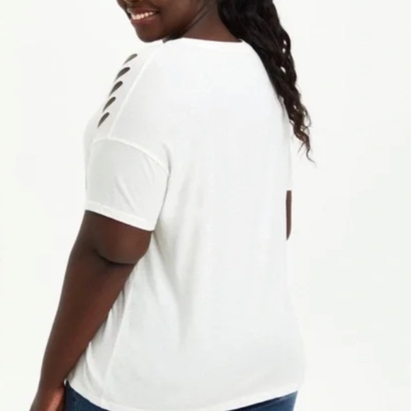 Torrid Metallica Ivory Cream Slashed Neckline T-shirt Plus Size 00 or Reg 10-12 - Picture 3 of 5